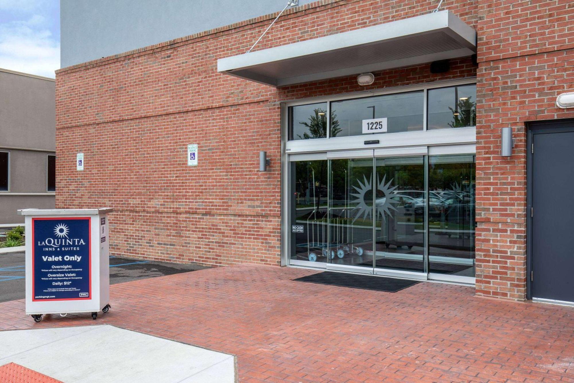 La Quinta Inn & Suites By Wyndham Chattanooga Downtown/South Exteriör bild